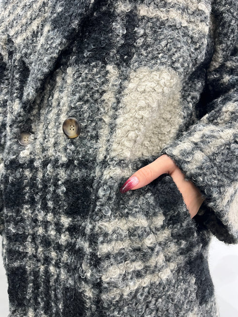 チェック柄ミドル丈コート